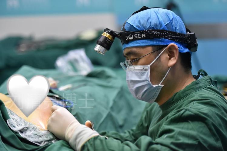 双平面内窥镜丰胸技术 隆胸手术的精准革新